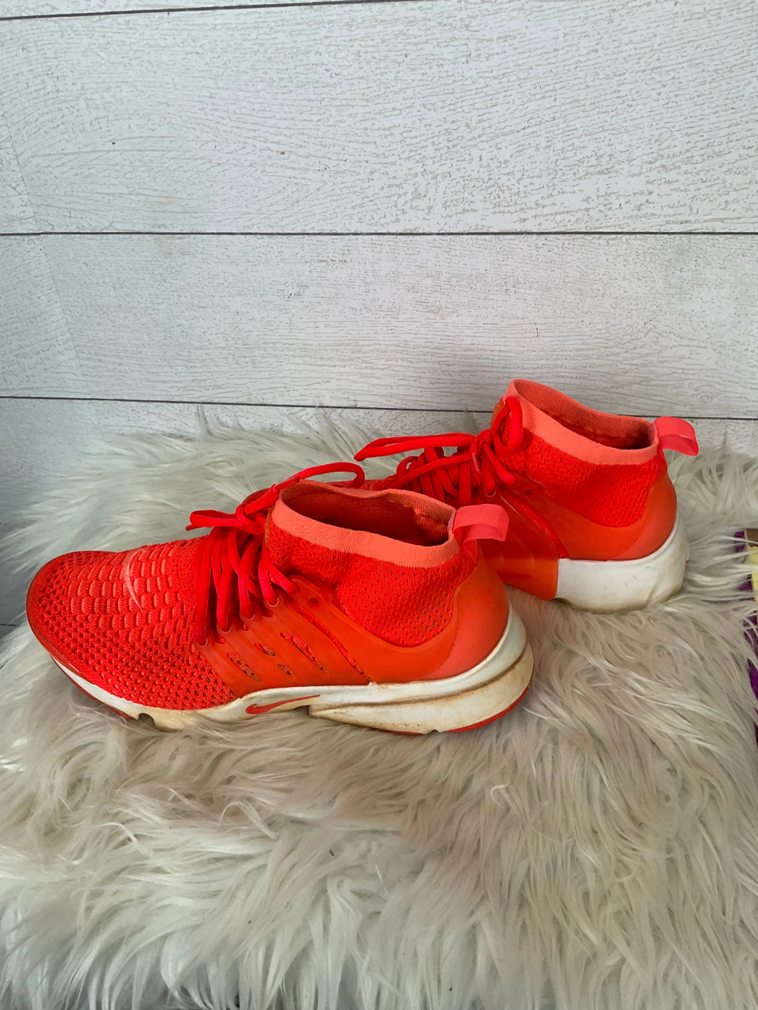 Shoes Athletic By Nike In Coral, Size: 9