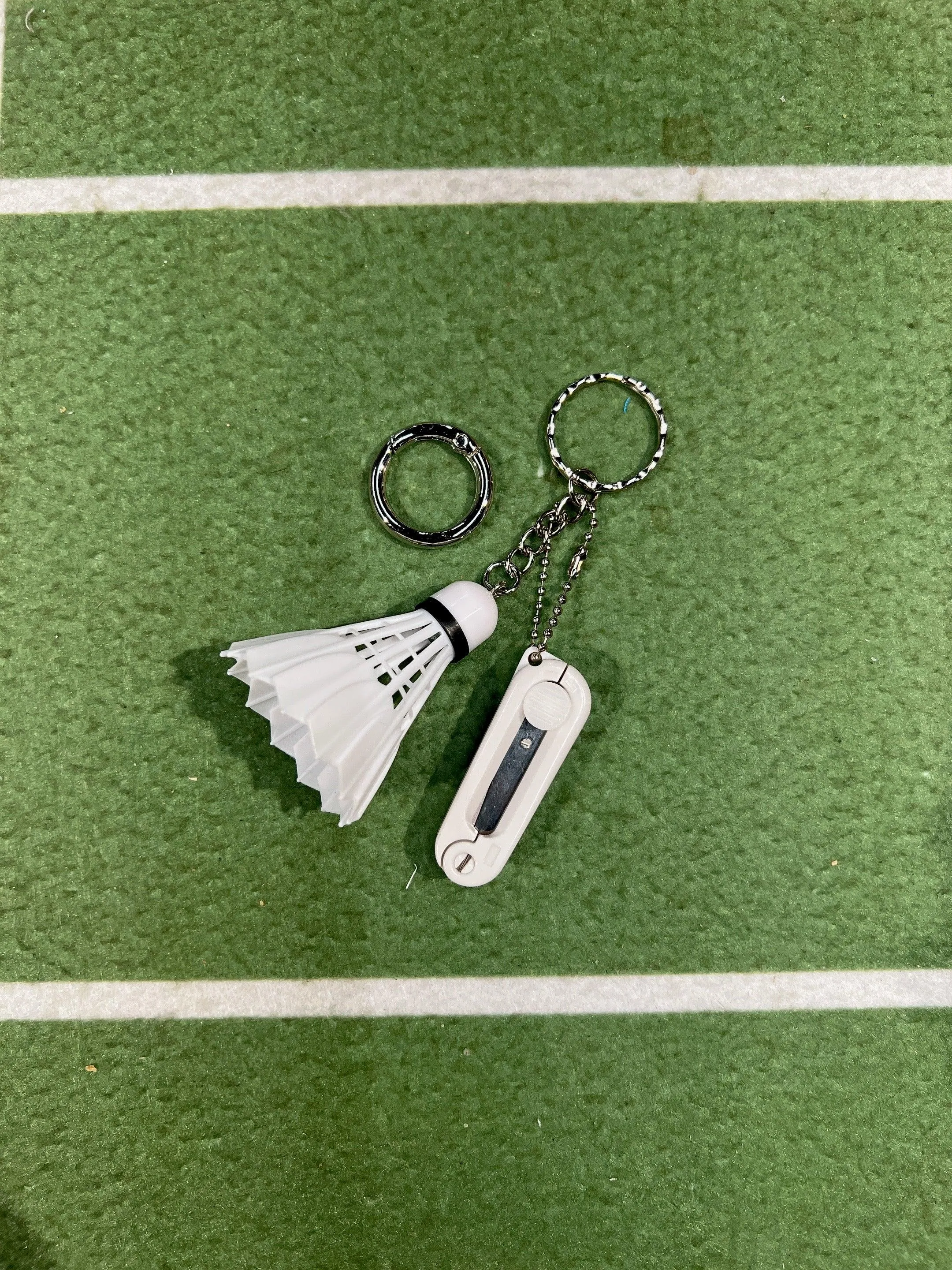 Yumo Creative - Shuttlecock keychain with mini string cutter