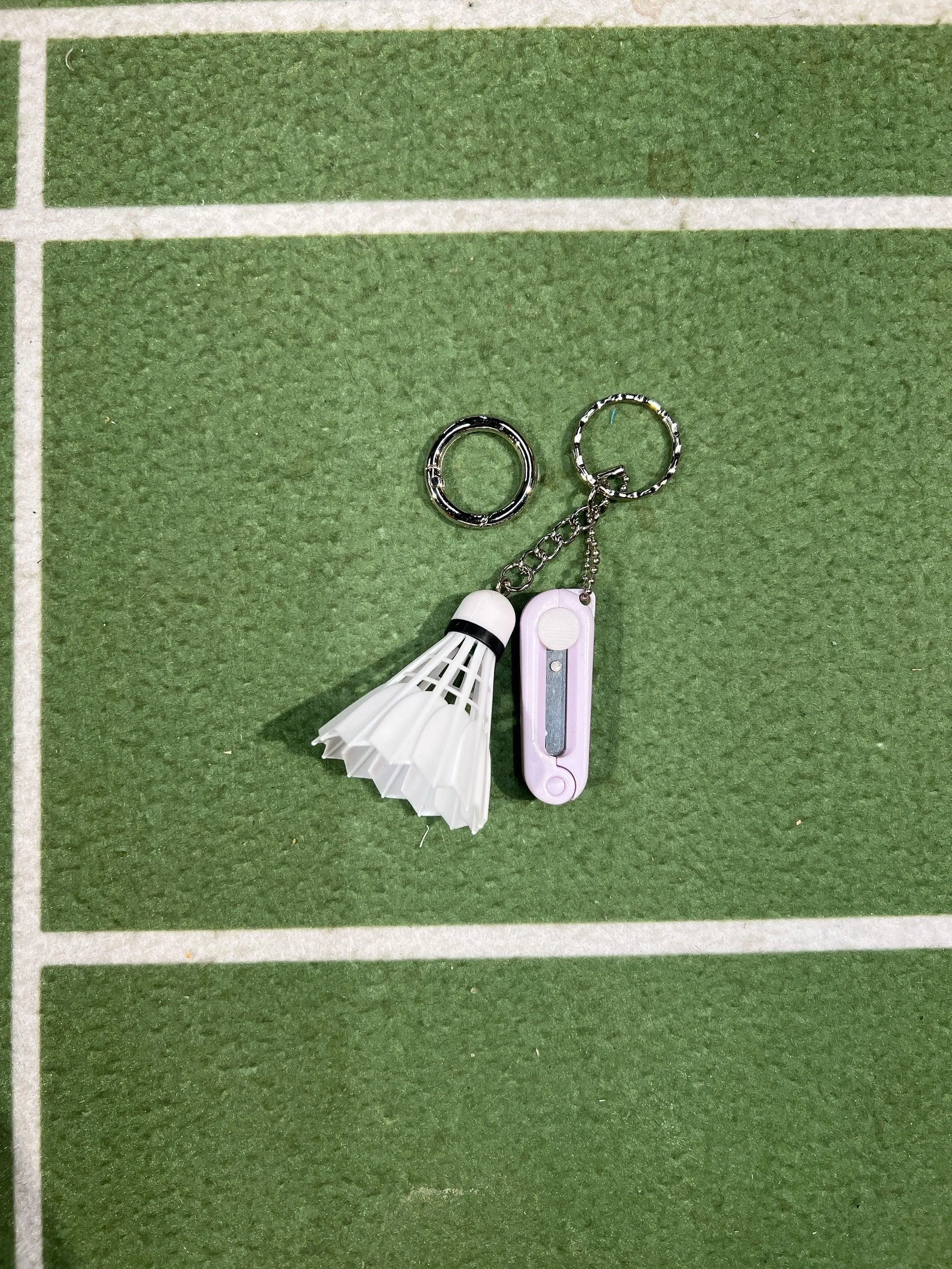 Yumo Creative - Shuttlecock keychain with mini string cutter